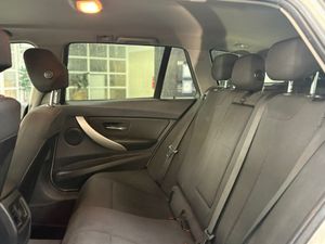 BMW Serie 3 318d TOURING   - Foto 14