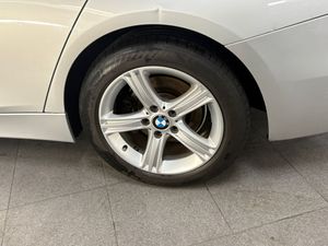 BMW Serie 3 318d TOURING   - Foto 9