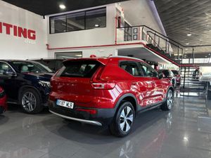 Volvo XC40 1.5 T2 Core Auto ROJO FUSION  - Foto 4