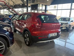 Volvo XC40 1.5 T2 Core Auto ROJO FUSION  - Foto 6