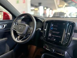 Volvo XC40 1.5 T2 Core Auto ROJO FUSION  - Foto 13