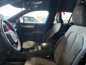 Volvo XC40 1.5 T2 Core Auto ROJO FUSION  - Foto 15