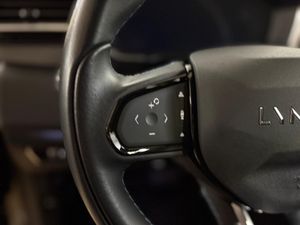 Lynk & Co 01 BASE	1.5 PHEV PINTURA METALIZADA NEGRA	TAPICERÍA NEGRA Y AZUL  - Foto 19