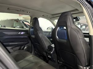 Lynk & Co 01 BASE	1.5 PHEV PINTURA METALIZADA NEGRA	TAPICERÍA NEGRA Y AZUL  - Foto 34