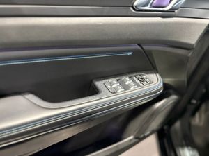 Lynk & Co 01 BASE	1.5 PHEV PINTURA METALIZADA NEGRA	TAPICERÍA NEGRA Y AZUL  - Foto 35