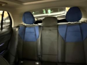 Lynk & Co 01 BASE	1.5 PHEV PINTURA METALIZADA NEGRA	TAPICERÍA NEGRA Y AZUL  - Foto 21