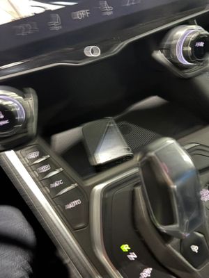 Lynk & Co 01 BASE	1.5 PHEV PINTURA METALIZADA NEGRA	TAPICERÍA NEGRA Y AZUL  - Foto 31