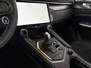 Lynk & Co 01 BASE	1.5 PHEV PINTURA METALIZADA NEGRA	TAPICERÍA NEGRA Y AZUL  - Foto 18