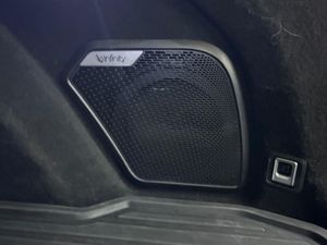 Lynk & Co 01 BASE	1.5 PHEV PINTURA METALIZADA NEGRA	TAPICERÍA NEGRA Y AZUL  - Foto 16