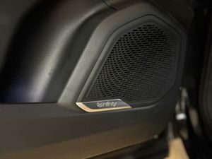 Lynk & Co 01 BASE	1.5 PHEV PINTURA METALIZADA NEGRA	TAPICERÍA NEGRA Y AZUL  - Foto 23