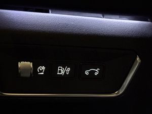 Lynk & Co 01 BASE	1.5 PHEV PINTURA METALIZADA NEGRA	TAPICERÍA NEGRA Y AZUL  - Foto 27