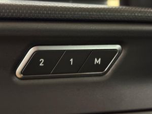 Lynk & Co 01 BASE	1.5 PHEV PINTURA METALIZADA NEGRA	TAPICERÍA NEGRA Y AZUL  - Foto 24