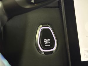 Lynk & Co 01 BASE	1.5 PHEV PINTURA METALIZADA NEGRA	TAPICERÍA NEGRA Y AZUL  - Foto 26