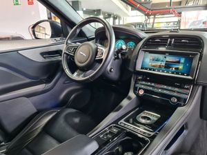 Jaguar F-Pace Jaguar F-Pace 3.0 D S 4WD Aut. 300Hp ... Pano LED-Xenon Navi Sport-Leather Camera KeylessGo Klima PDC   - Foto 8