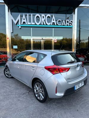 Toyota Auris 1.8  - Foto 3