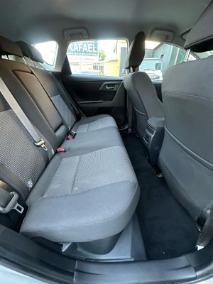 Toyota Auris 1.8  - Foto 9