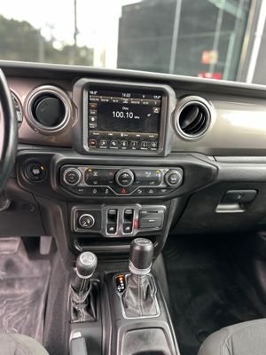 Jeep Wrangler Sahara  - Foto 9