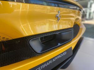 Ferrari 296 GTB V6 Hybrid  - Foto 16