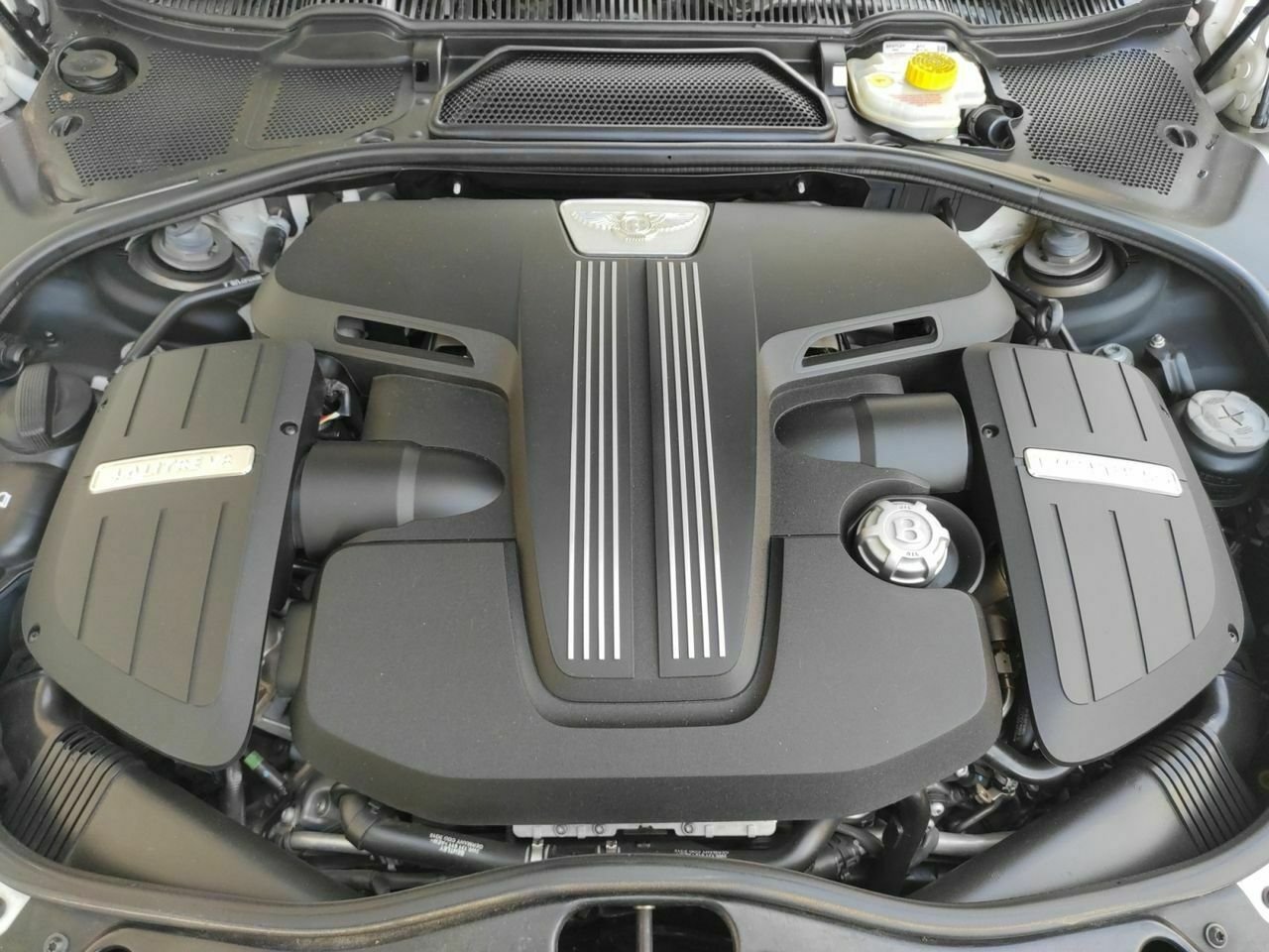 Bentley Continental GT GT V8 S Convertible - Foto 25