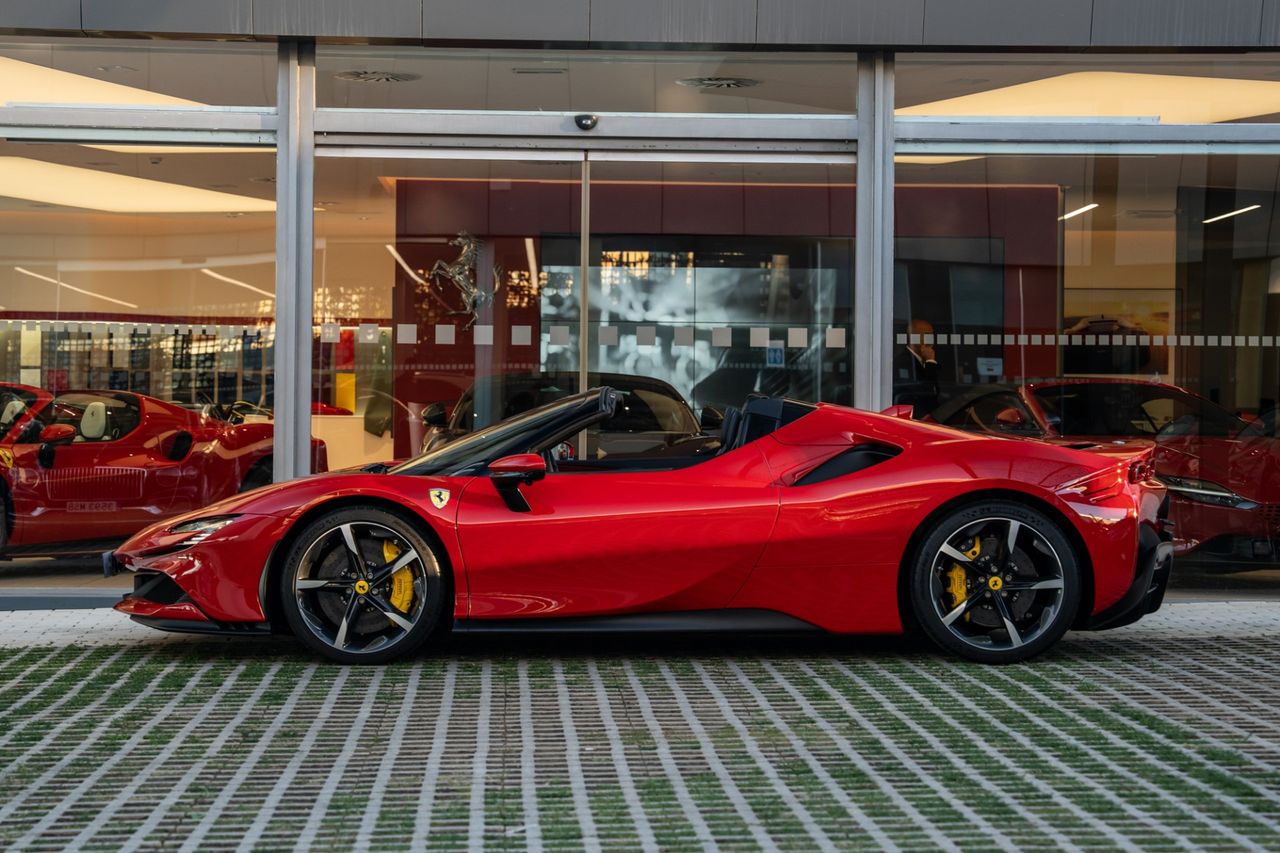 Ferrari SF90 4.0 V8 T Spider - Foto 3