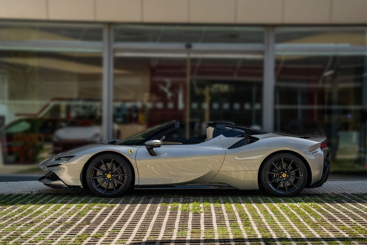 Ferrari SF90 4.0 V8 T Spider - Foto 3