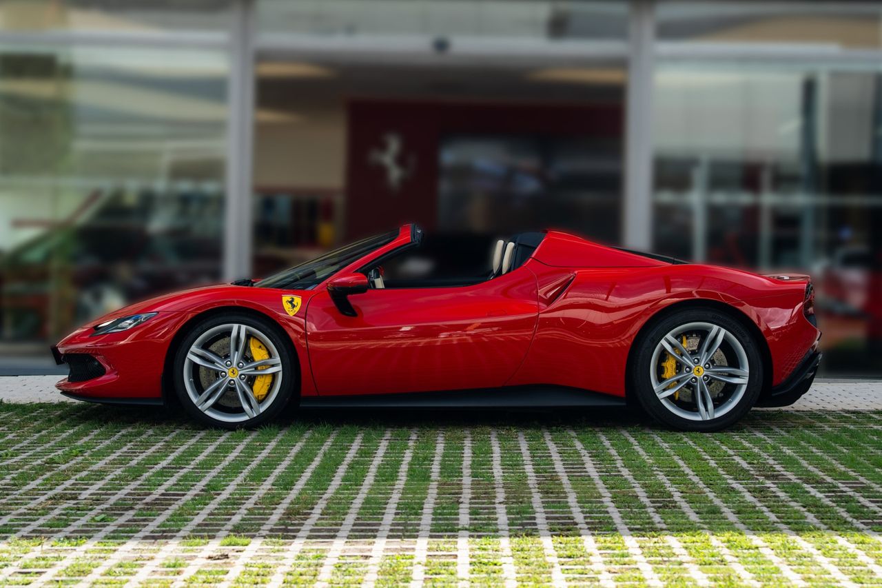 Ferrari 296 3.0 V6 T GTS SPIDER - Foto 3