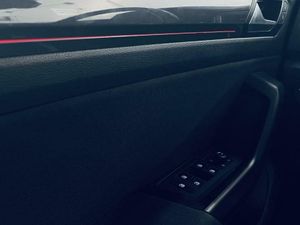 Volkswagen T-Roc R-Line 1.5 TSI 110kW (150CV) DSG  - Foto 17