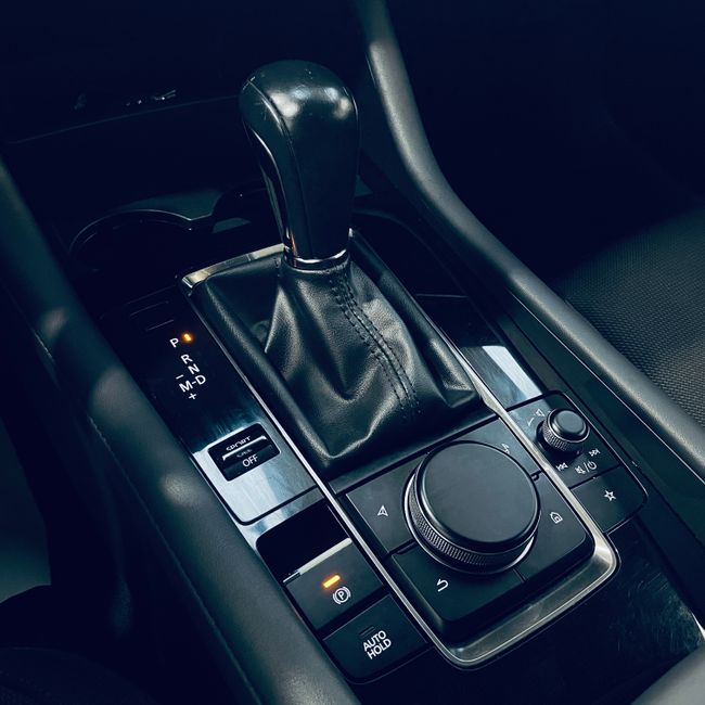 Mazda 3 2.0 e-SKYACTIV-G ZENITH AT  - Foto 17