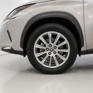 Lexus NX 2.5 300h Executive Navigation 4WD  - Foto 7