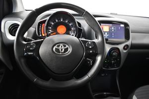 Toyota Aygo X-Play 1.0 70CV 5p  - Foto 13