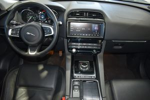 Jaguar F-Pace 2.0L I4D 180CV RWD AUT PRESTIGE  - Foto 12