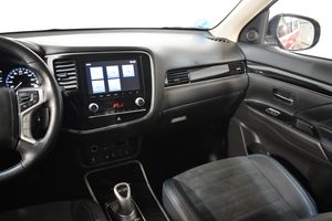 Mitsubishi Outlander PHEV KAITEKI 4WD 200CV 2.4  - Foto 10