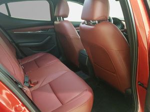 Mazda 3 2.0L E-SKY X MHEV 137kW 6AT AWD Takumi Red  - Foto 15