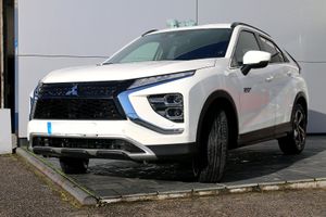 Mitsubishi Eclipse Cross PHEV Kaiteki 4WD  - Foto 2