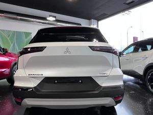 Mitsubishi Grandis 180 HEV KAITEKI+  - Foto 8