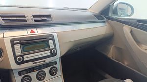 Volkswagen Passat Variant 2.0 TDI 140cv Advance Único Propietario  - Foto 12