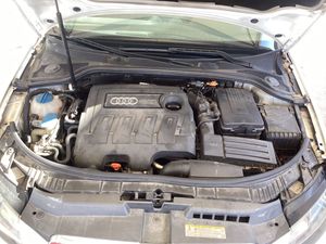 Audi A3 1.6 TDI 105cv Attraction 213000  - Foto 3