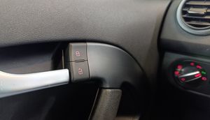 Audi A3 1.6 TDI 105cv Attraction 213000  - Foto 17