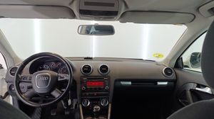 Audi A3 1.6 TDI 105cv Attraction 213000  - Foto 9