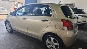 Toyota Yaris 1.3 VVT-I Connect Naciona  - 100.000Km  - Foto 4