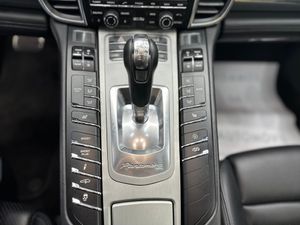 Porsche Panamera Turbo S Exclusive Series V8 - 571Cv  + Historial  - Foto 17