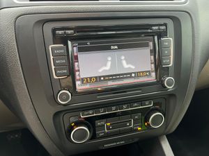 Volkswagen Jetta 2.0 TDI 140cv Advance  - Foto 14