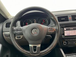 Volkswagen Jetta 2.0 TDI 140cv Advance  - Foto 11