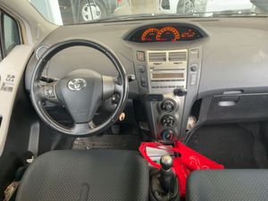 Toyota Yaris 1.0 VVT-I Live Nacional 70Cv + Libro - 165.000Km  - Foto 9