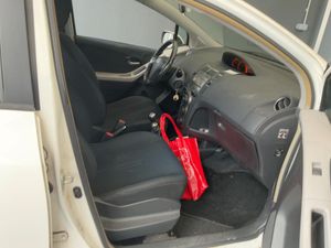 Toyota Yaris 1.0 VVT-I Live Nacional 70Cv + Libro - 165.000Km  - Foto 10