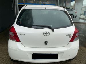 Toyota Yaris 1.0 VVT-I Live Nacional 70Cv + Libro - 165.000Km  - Foto 5