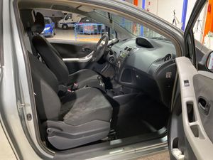 Toyota Yaris 1.0 VVT-I Active 70Cv Nacional  - Foto 4