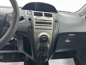 Toyota Yaris 1.0 VVT-I Active 70Cv Nacional  - Foto 15
