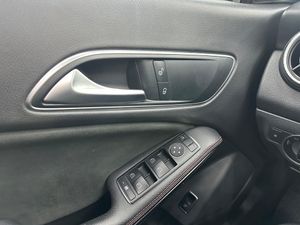 Mercedes Clase CLA CLA 200 d AMG Line + Techo solar - 84.000Km Certificados  - Foto 27