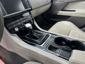 Jaguar XE 2.0 AJ200D Diesel RWD 180cv Portfolio Nacional - 84.000Km  - Foto 15